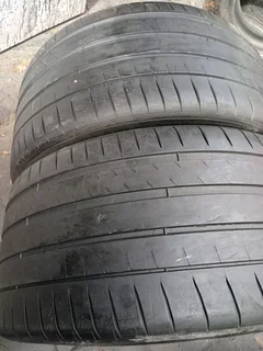 X2/ 325/ 35/ Zr22/ (114y) Michelin Pilot 4.s