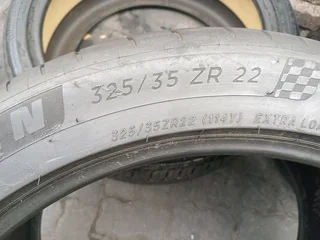 X2/ 325/ 35/ ZR22/ (114Y) MICHELIN PILOT 4.s