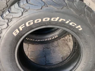 X4/ LT 245/ 75/ R17/ 121/ 1185/ BFGOODRICH ALL- TERRAIN T/A KO2
