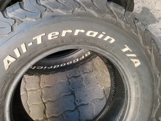X4/ LT 245/ 75/ R17/ 121/ 1185/ BFGOODRICH ALL- TERRAIN T/A KO2