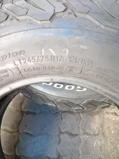 X4/ LT 245/ 75/ R17/ 121/ 1185/ BFGOODRICH ALL- TERRAIN T/A KO2