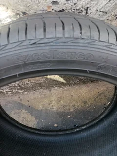 X4/ 245/ 40/ R20/ (69Y) GOODYEAR EXCELLENCE RUNFLAT 95% 2023 DATE