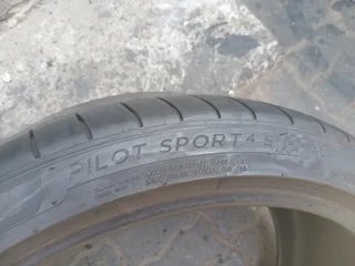 X4/ 265/ 35/ ZR20(99Y) MICHELIN PILOT SPORT 4s