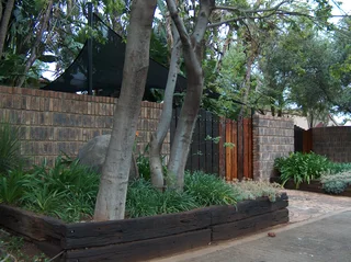 FULLY FURNISHED, LOCK UP-AND-GO, FOUR-STAR EXECUTIVE SUITE IDEAL FOR THE BUSY EXECUTIVE OR TRAVELLER