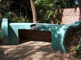 FULLY FURNISHED, LOCK UP-AND-GO, FOUR-STAR EXECUTIVE SUITE IDEAL FOR THE BUSY EXECUTIVE OR TRAVELLER