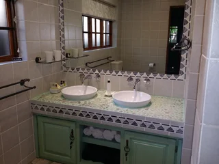 FULLY FURNISHED, LOCK UP-AND-GO, FOUR-STAR EXECUTIVE SUITE IDEAL FOR THE BUSY EXECUTIVE OR TRAVELLER