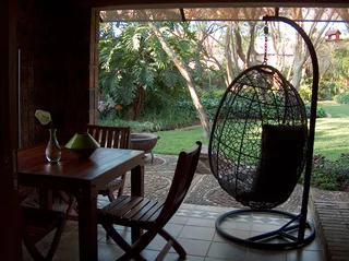 FULLY-FURNISHED, NO-FUSS, LOCK-UP-AND-GO, UP-MARKET SUITE IDEAL FOR THE BUSY EXECUTIVE