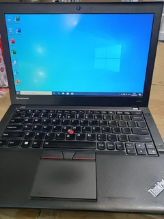 Lenovo thinkpad x250Core I5-5300 &#64;2.30ghz8gb Ram 256GB SSD Windows 10
