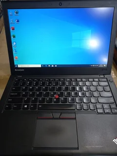 Lenovo thinkpad x250Core I5-5300 &#64;2.30ghz8gb Ram 256GB SSD Windows 10