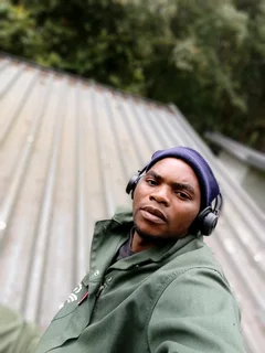 Looking job 2 days job as gardener