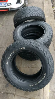Bf Goodrich 265/65/17 set tyres for sale