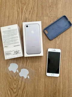 IPhone 7 With Box And Case In Excellent Condition