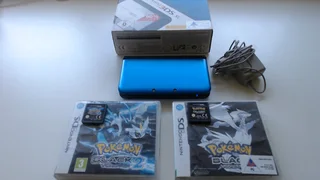 Nintendo 3DS XL Blue / Black Console with 2 Games