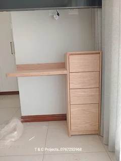 EXPERIENCED,  PROFESSIONAL,  SKILLED AND COMPETENT CARPENTER.