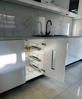 PROFESSIONAL,  EXPERIENCED,  SKILLED AND COMPLETE CARPENTER.