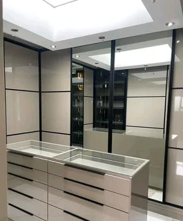 PROFESSIONAL,  EXPERIENCED,  SKILLED AND COMPLETE CARPENTER.