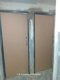 PROFESSIONAL,  EXPERIENCED,  SKILLED AND COMPLETE CARPENTER.