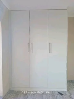 COMPETENT, SKILLED, COMPLETE AND PROFESSIONAL CARPENTER.