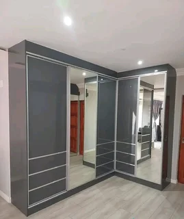 COMPETENT, SKILLED, COMPLETE AND PROFESSIONAL CARPENTER.