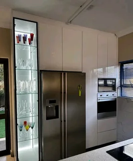 COMPETENT, SKILLED, COMPLETE AND PROFESSIONAL CARPENTER.