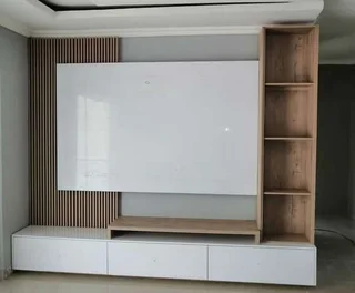 EXPERIENCED, PROFESSIONAL,  COMPETENT AND SKILLED CARPENTER .