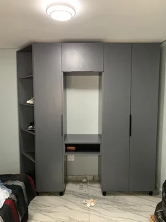 EXPERIENCED, PROFESSIONAL,  COMPETENT AND SKILLED CARPENTER .