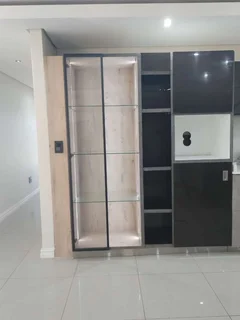 EXPERIENCED, PROFESSIONAL,  COMPETENT AND SKILLED CARPENTER .