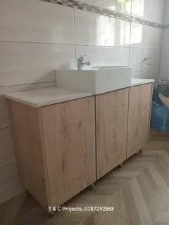 EXPERIENCED, PROFESSIONAL,  COMPETENT AND SKILLED CARPENTER .