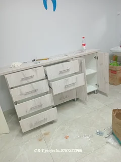 SKILLED, EXPERIENCED,  COMPETENT AND PROFESSIONAL CARPENTER.