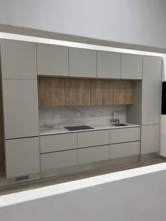 COMPETENT,  SKILLED,  PROFESSIONAL AND EXPERIENCED CARPENTER .