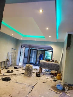 COMPETENT,  SKILLED,  PROFESSIONAL AND EXPERIENCED CARPENTER .