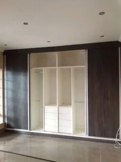 SKILLED, COMPETENT, PROFESSIONAL AND EXPERIENCED CARPENTER.