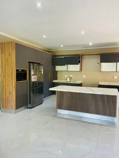 COMPETENT, PROFESSIONAL,  SKILLED AND EXPERIENCED CARPENTER .