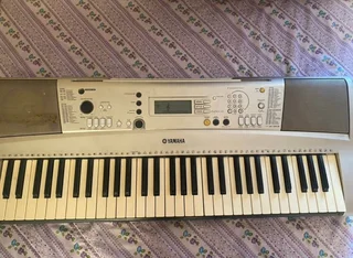 Yamaha PSR E313