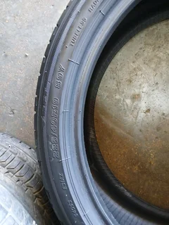 225/40/19 ×2 runflat Bridgestone available at affordable prices call/whatsApp 0670042842 for more.