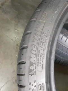 255/35/18 michelin runflat and many other sizes for sale call/whatsApp  0631966190.