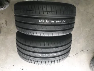 255/35/18 muchelin runflat and many other sizes for sale call/whatsApp 0670042842 for details.