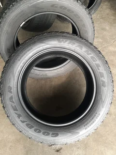 255/60/20 runflat and many other sizes for sale call/whatsApp 0670042842 for details.