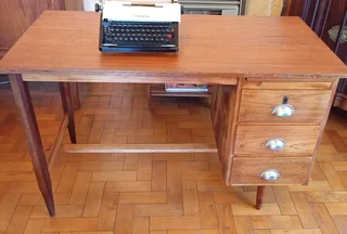 Desk - Ad posted by Tony T