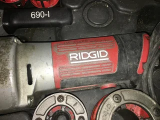 RIDGID Hand-Held Power Drive 690i with extra set of dies