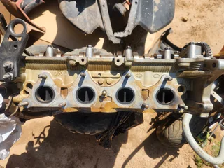 Hyundai i20 g4fc petrol 1.6 engine and gearbox for sale.