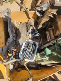 Hyundai i20 g4fc petrol 1.6 engine and gearbox for sale.