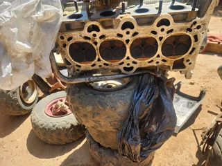 Hyundai i20 g4fc petrol 1.6 engine and gearbox for sale.