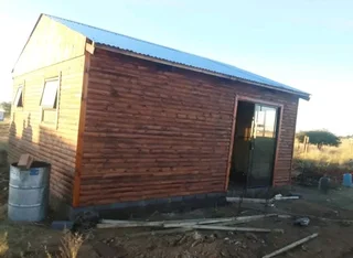 5mx8 Wendy house for sale