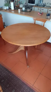 Yellowood round 1.2 m table