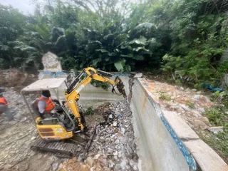 Demolition, swimming pools, excavation, rock breaking, rubble removal, plot clearing,