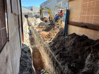 Demolition, swimming pools, excavation, rock breaking, rubble removal, plot clearing,