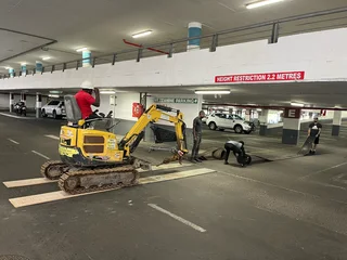 Demolition, swimming pools, excavation, rock breaking, rubble removal, plot clearing,