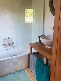 Pet friendly cabin with wonderful views and enclosed garden to rent