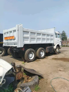 2637 Vseries 10cube (needs respray ) engine / drive train 100%